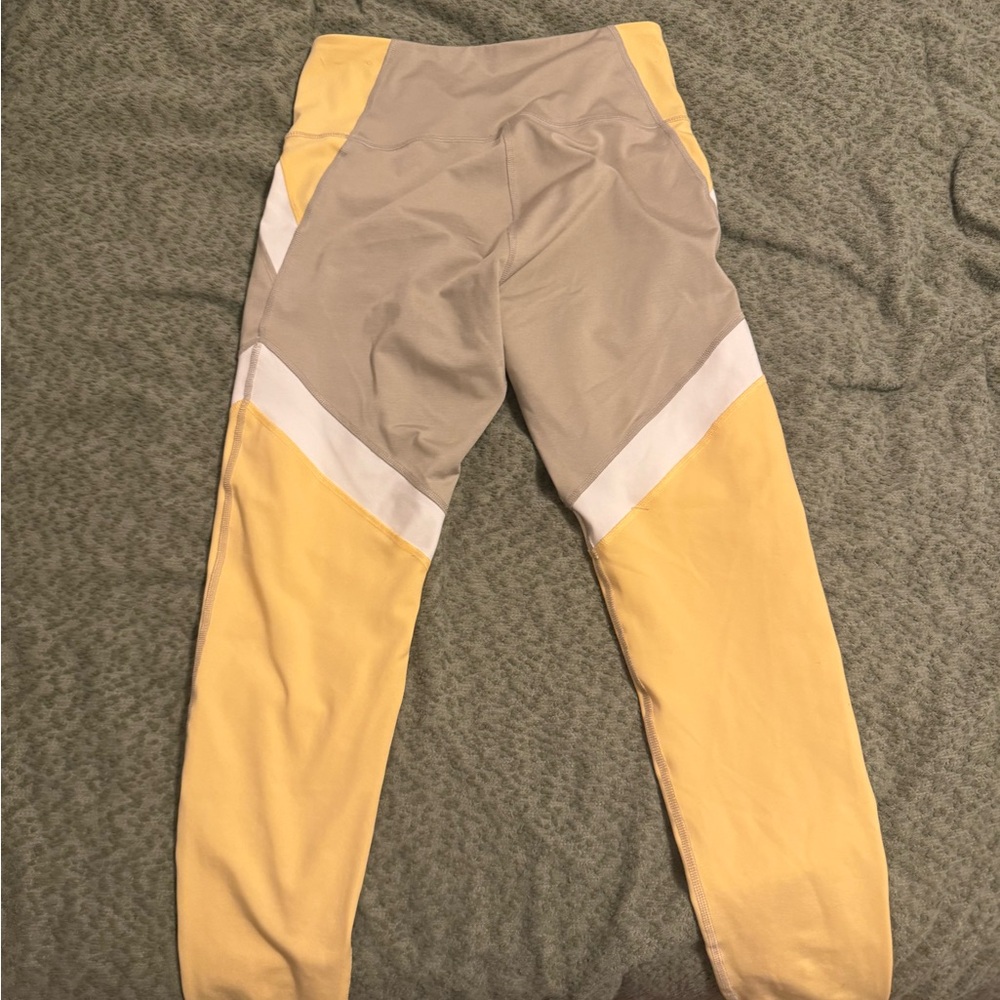 Old Navy Woman’s Leggings in Yellow and Tan